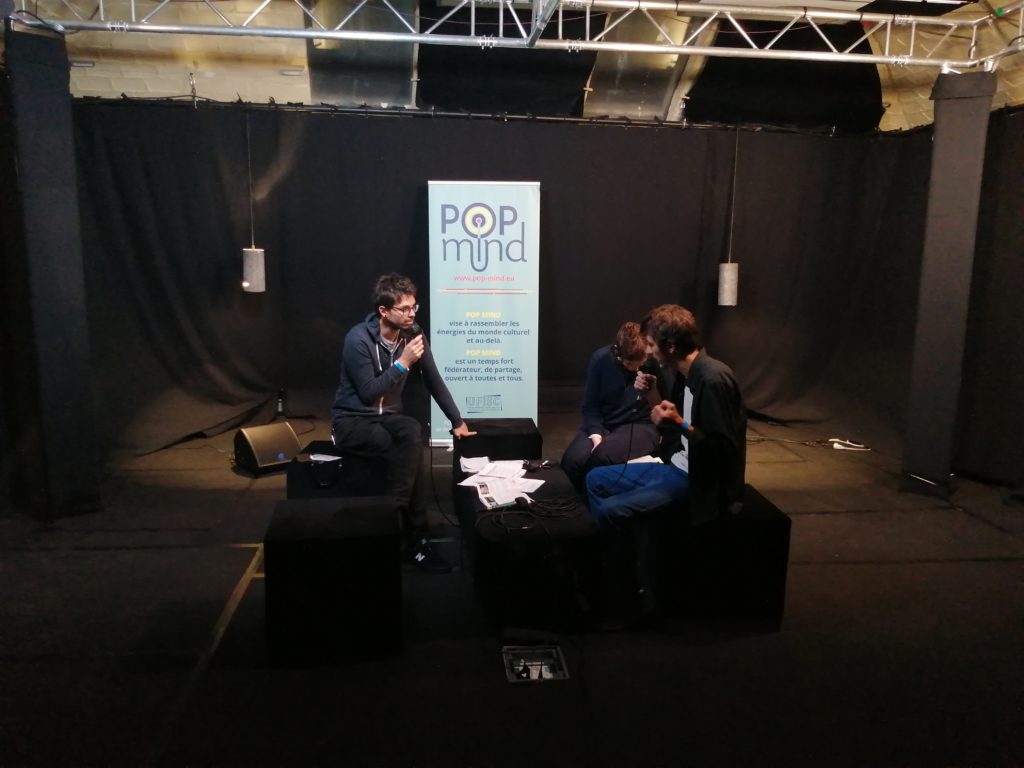 PopMind21_plateau_radio_occupé